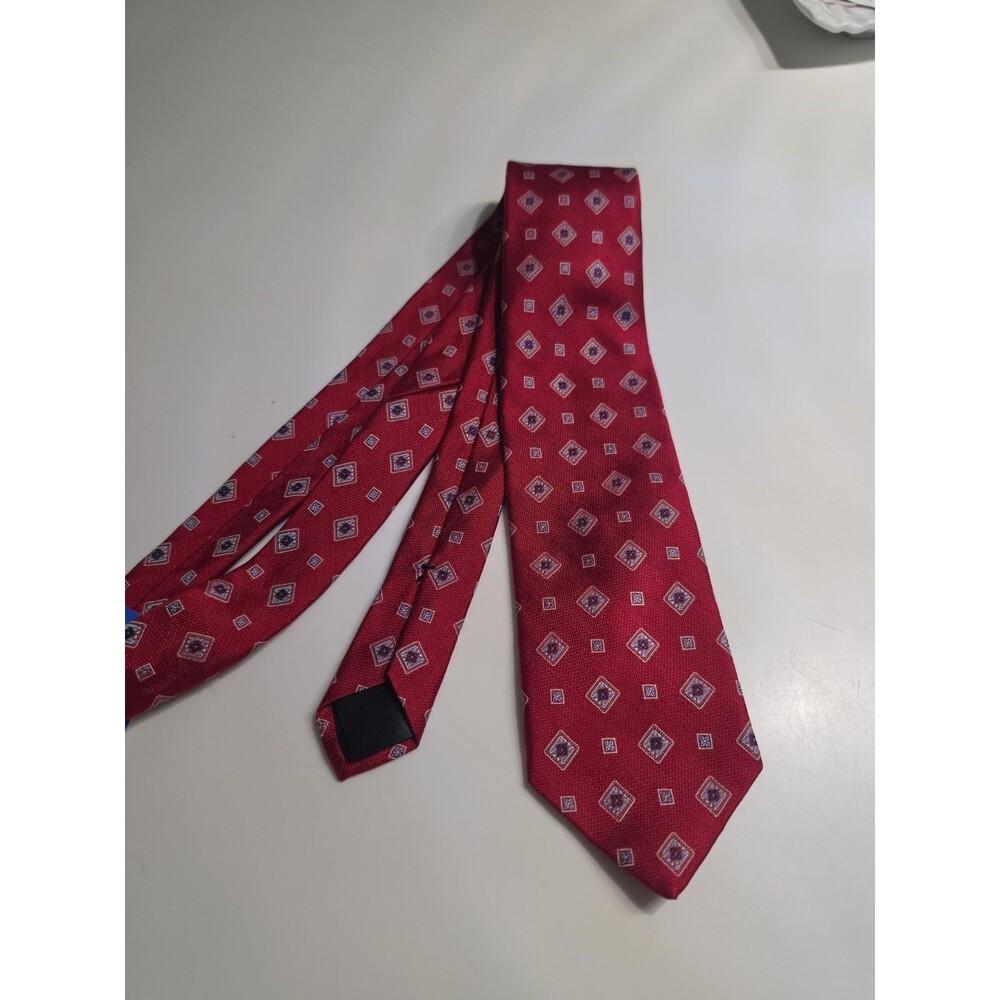 Brooks Brothers Makers & Merchants 100% Silk Tie Red Geometric Medallion Necktie